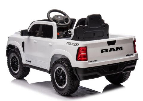 Auto Na Akumulator ZB618 Dodge Ram Biały Auto Na Akumulator ZB618 Dodge Ram Biały