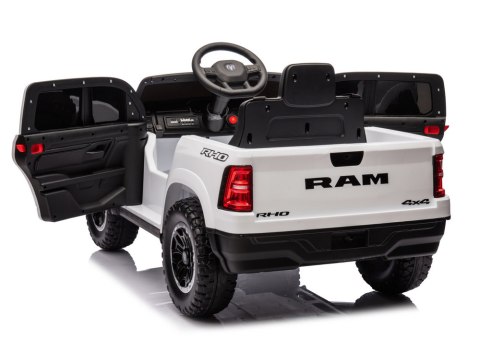 Auto Na Akumulator ZB618 Dodge Ram Biały Auto Na Akumulator ZB618 Dodge Ram Biały